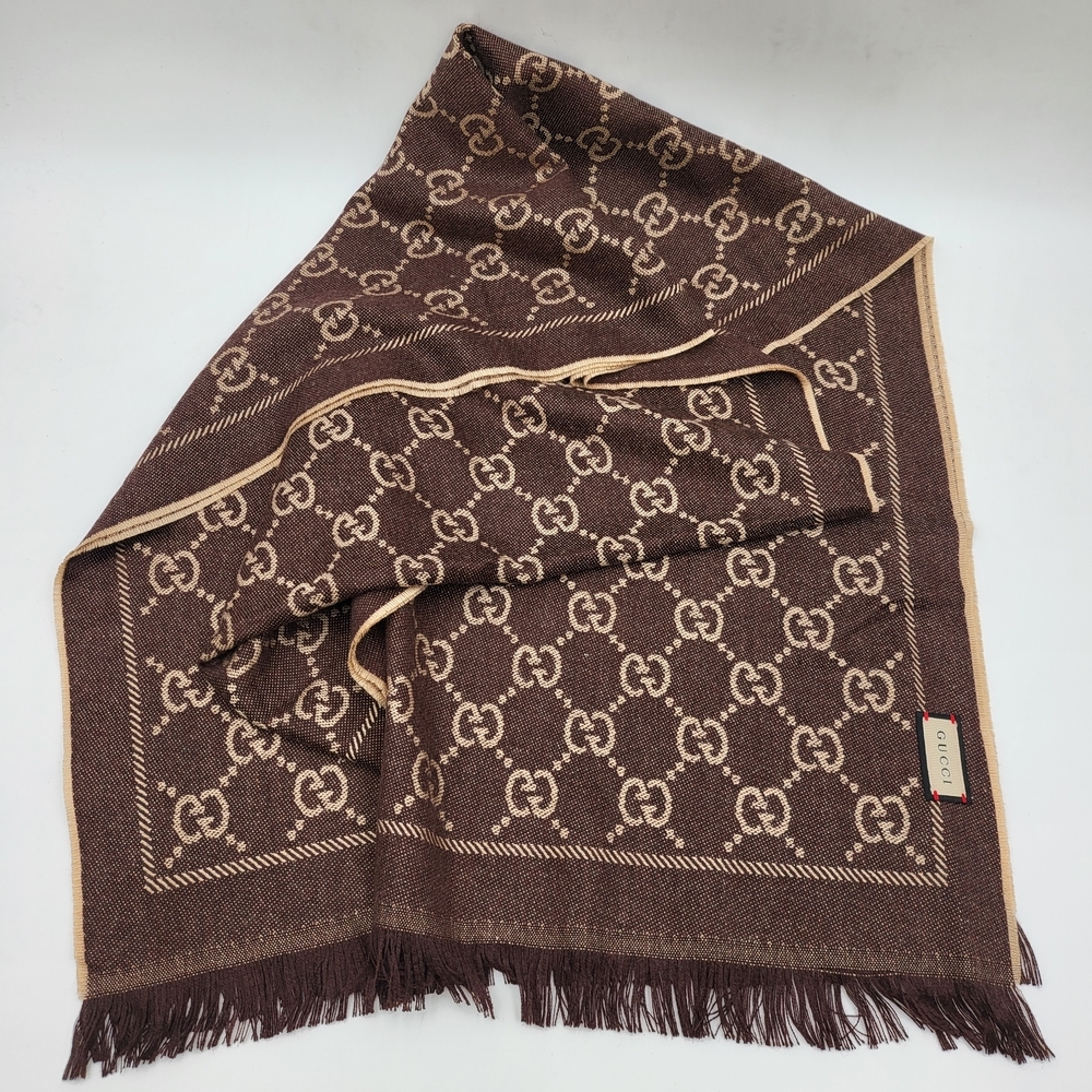 Gucci GG Wool Jacquard Large Scarf Reversible in Chocolate and Beige..